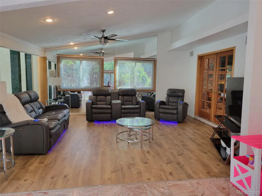 5549 Perrytown Drive West Bloomfield Charter Township MI 48322