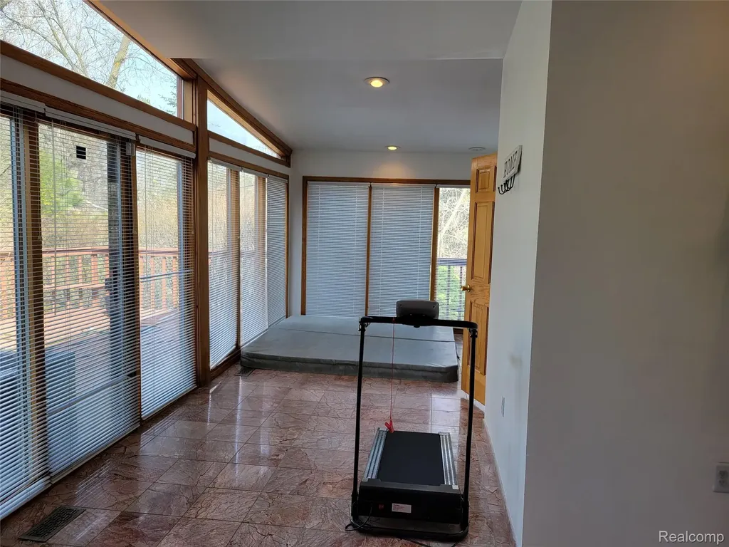 5549 Perrytown Drive West Bloomfield Charter Township MI 48322