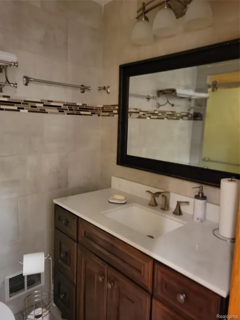 5549 Perrytown Drive West Bloomfield Charter Township MI 48322