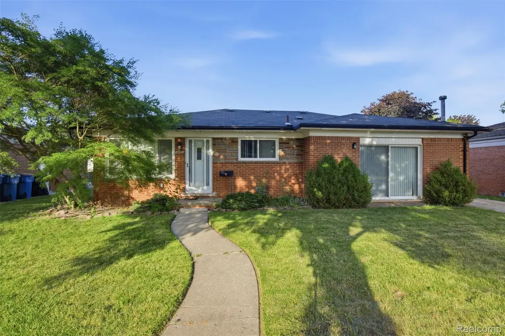 14283 La Chene Avenue Warren City MI 48088