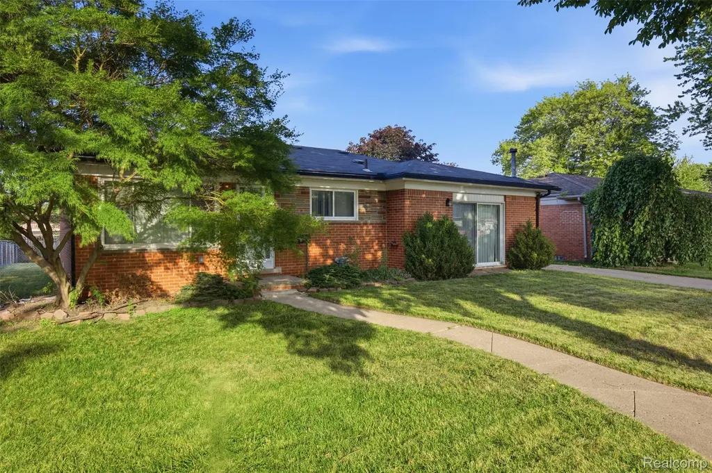 14283 La Chene Avenue Warren City MI 48088