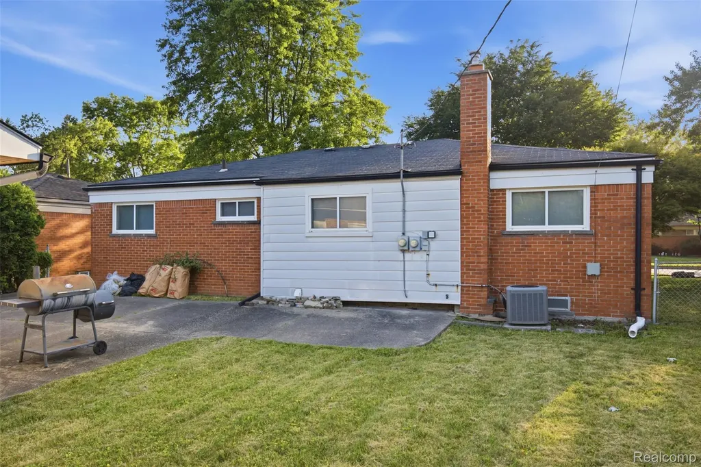 14283 La Chene Avenue Warren City MI 48088
