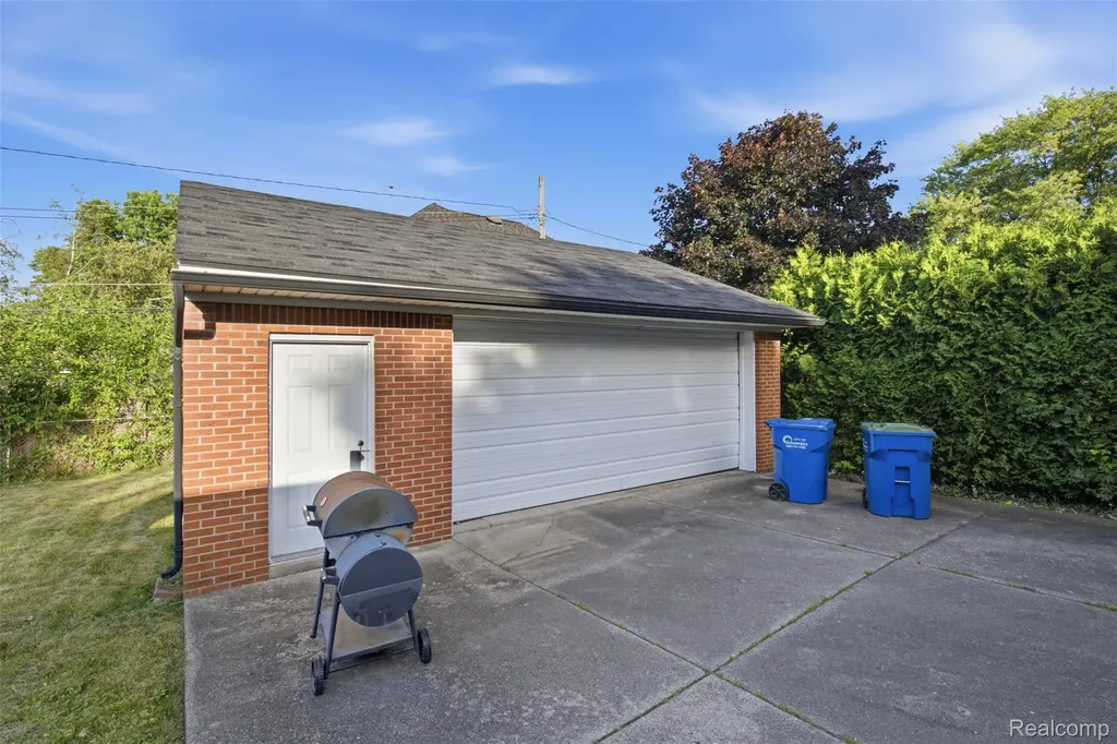14283 La Chene Avenue Warren City MI 48088