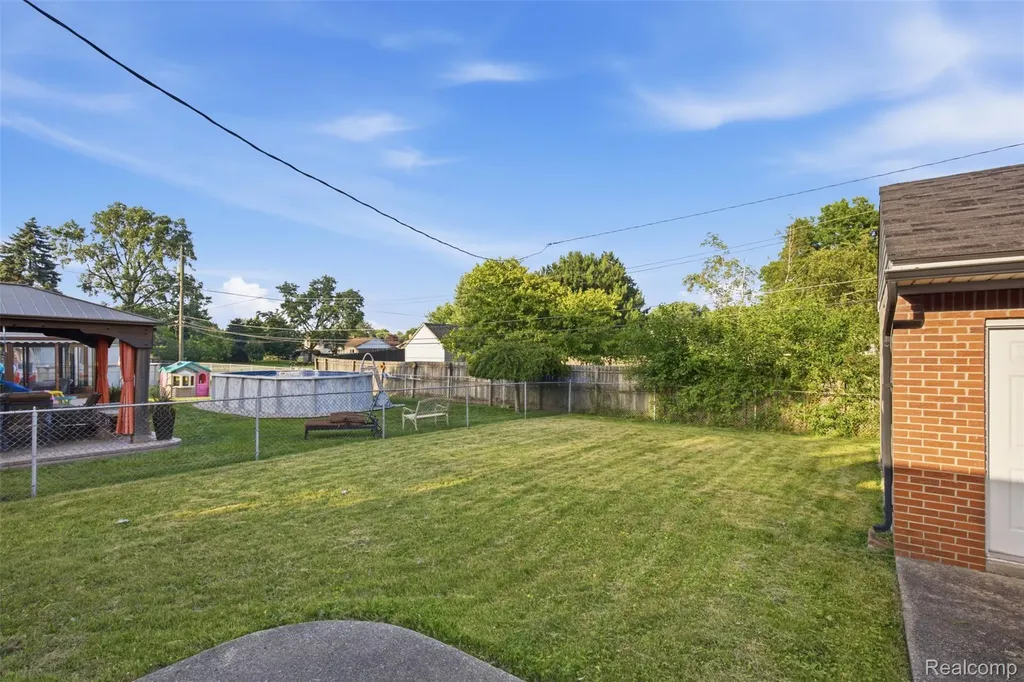 14283 La Chene Avenue Warren City MI 48088