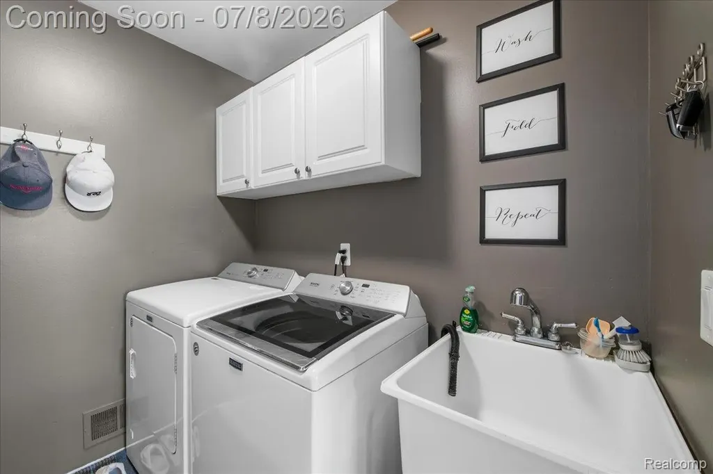 45433 Indian Creek Drive Canton Charter Township MI 48187