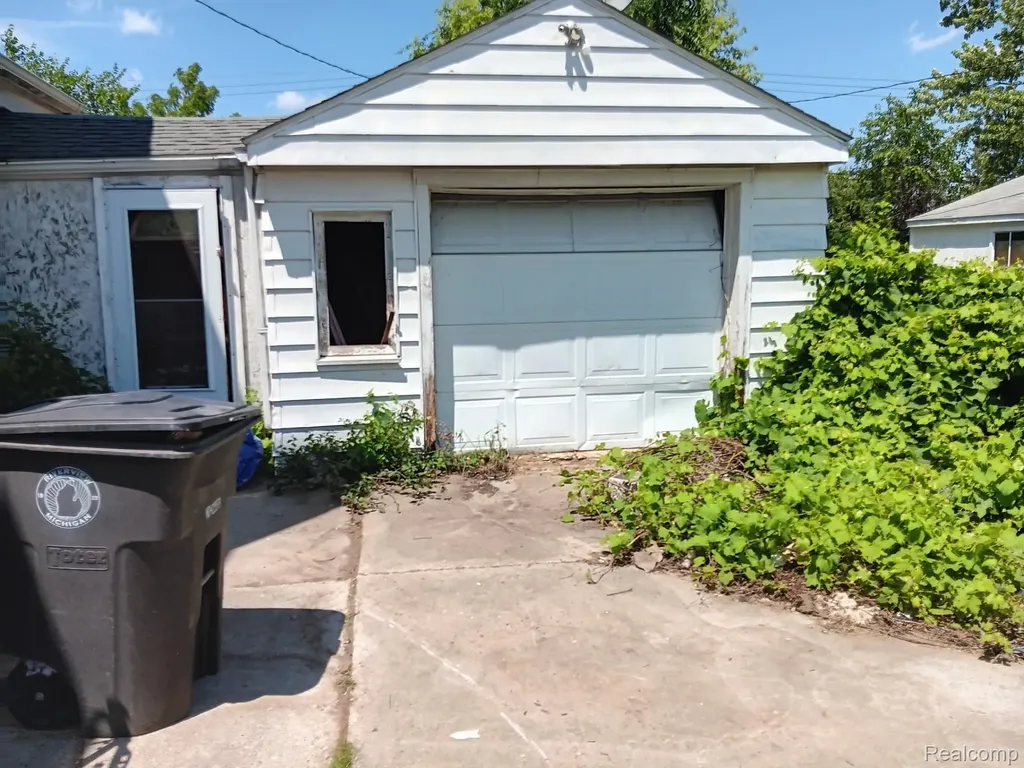 11930 Garfield Street Riverview City MI 48193