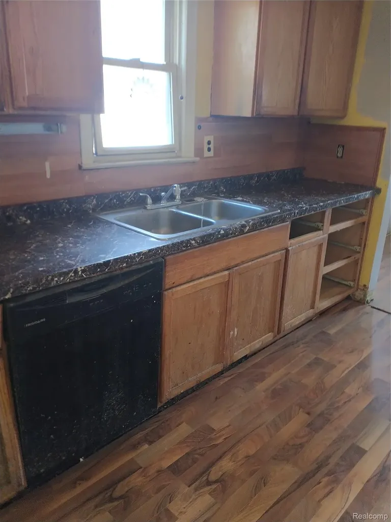 11930 Garfield Street Riverview City MI 48193