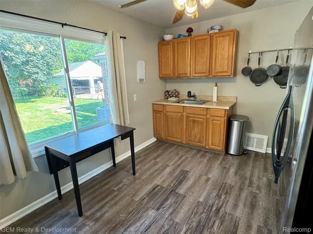 11430 Garfield Redford Charter Township MI 48239