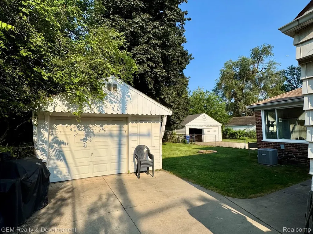 11430 Garfield Redford Charter Township MI 48239