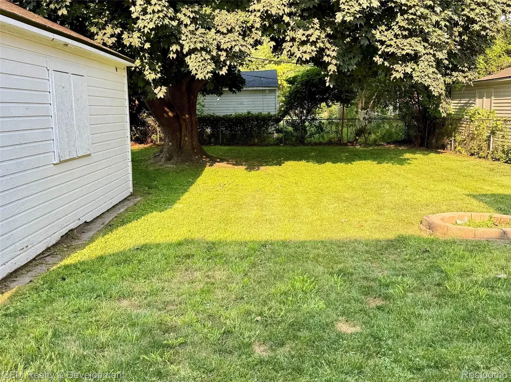 11430 Garfield Redford Charter Township MI 48239