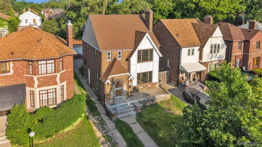 18961 Pennington Drive Detroit City MI 48221