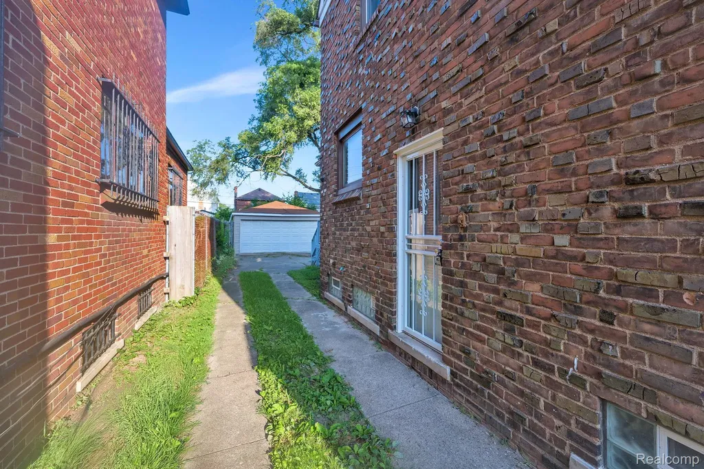 18961 Pennington Drive Detroit City MI 48221