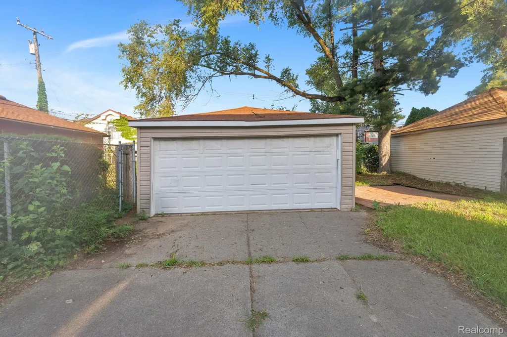18961 Pennington Drive Detroit City MI 48221