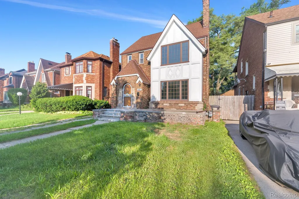 18961 Pennington Drive Detroit City MI 48221