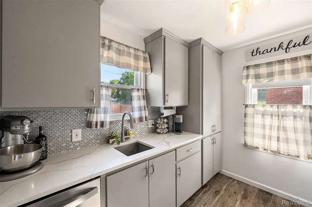 13278 Veronica Street Southgate City MI 48195