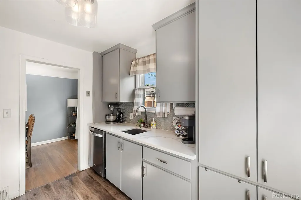 13278 Veronica Street Southgate City MI 48195