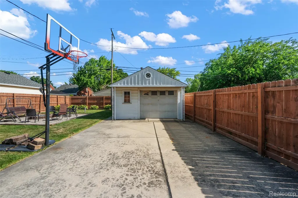 13278 Veronica Street Southgate City MI 48195
