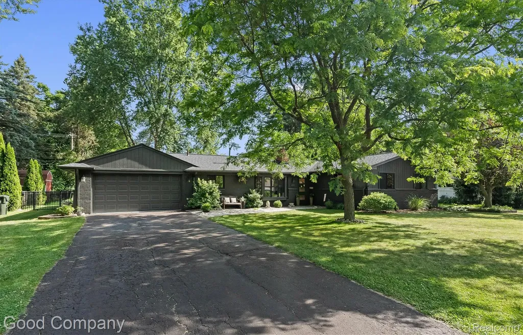 141 Nesbit Lane Rochester Hills City MI 48309