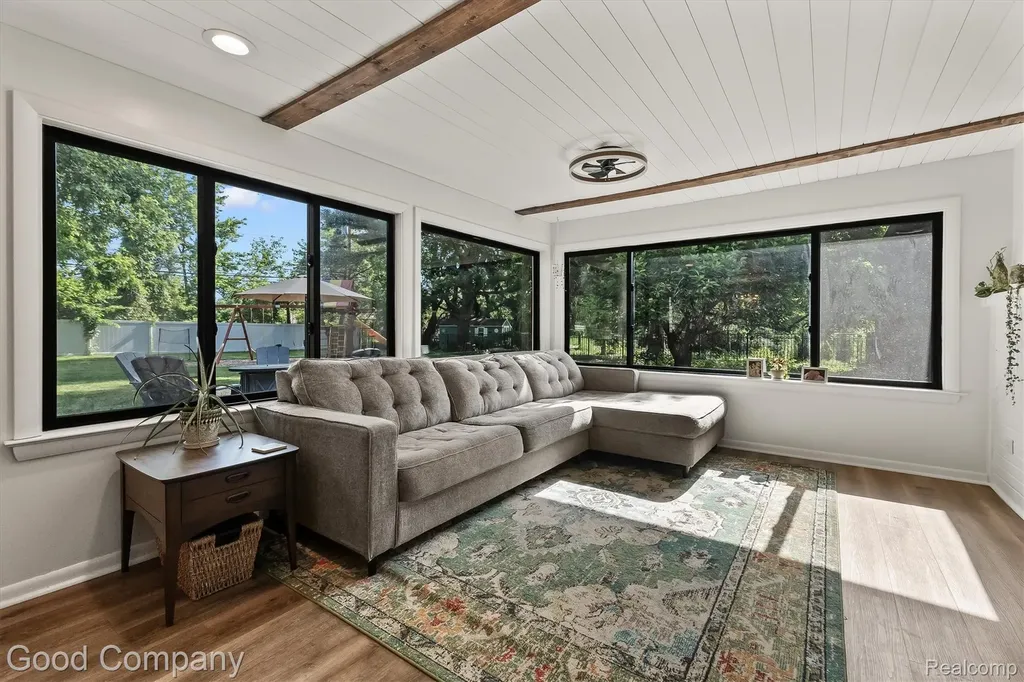 141 Nesbit Lane Rochester Hills City MI 48309