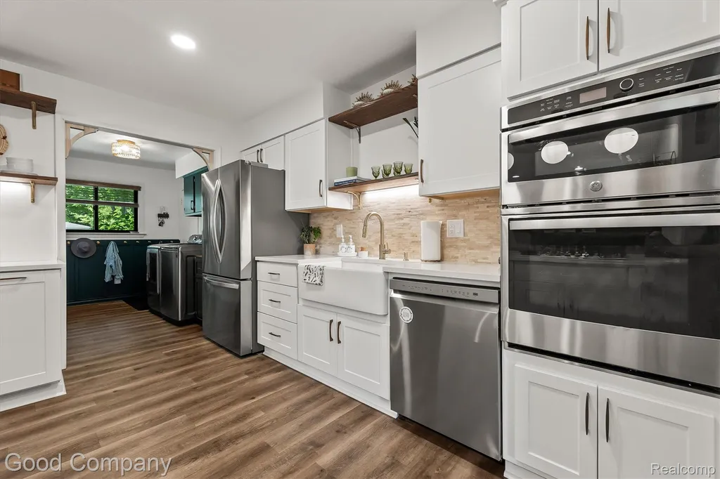 141 Nesbit Lane Rochester Hills City MI 48309