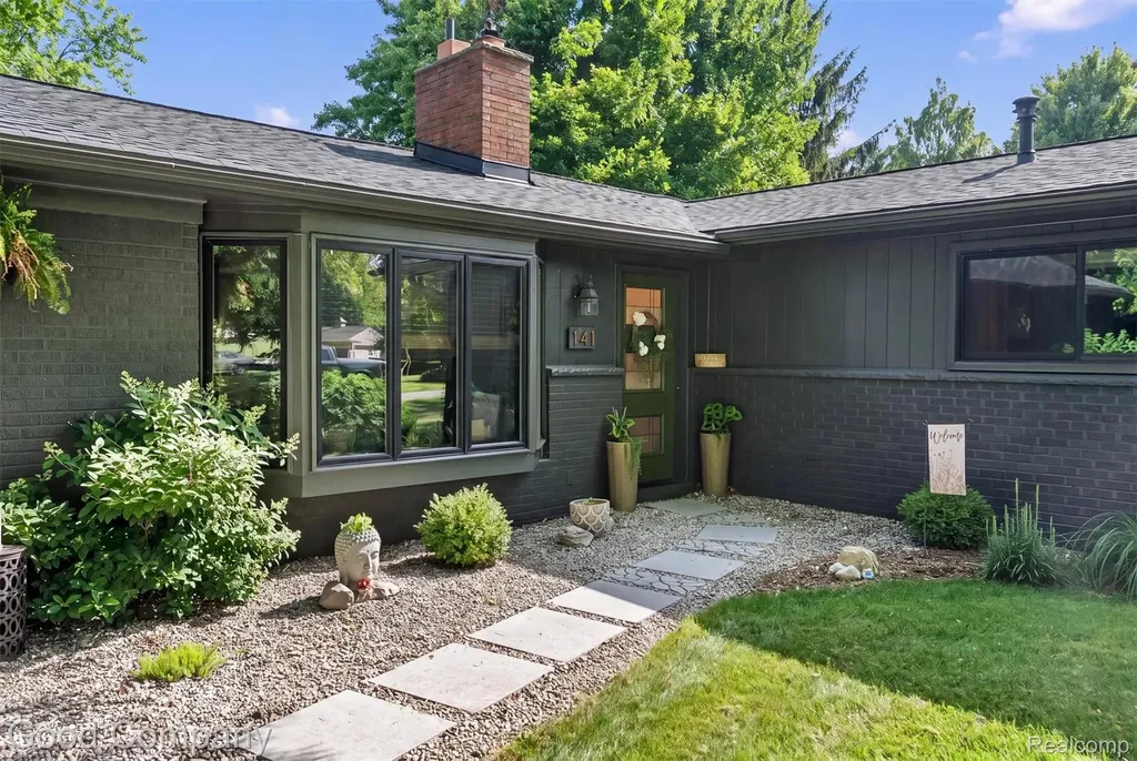 141 Nesbit Lane Rochester Hills City MI 48309