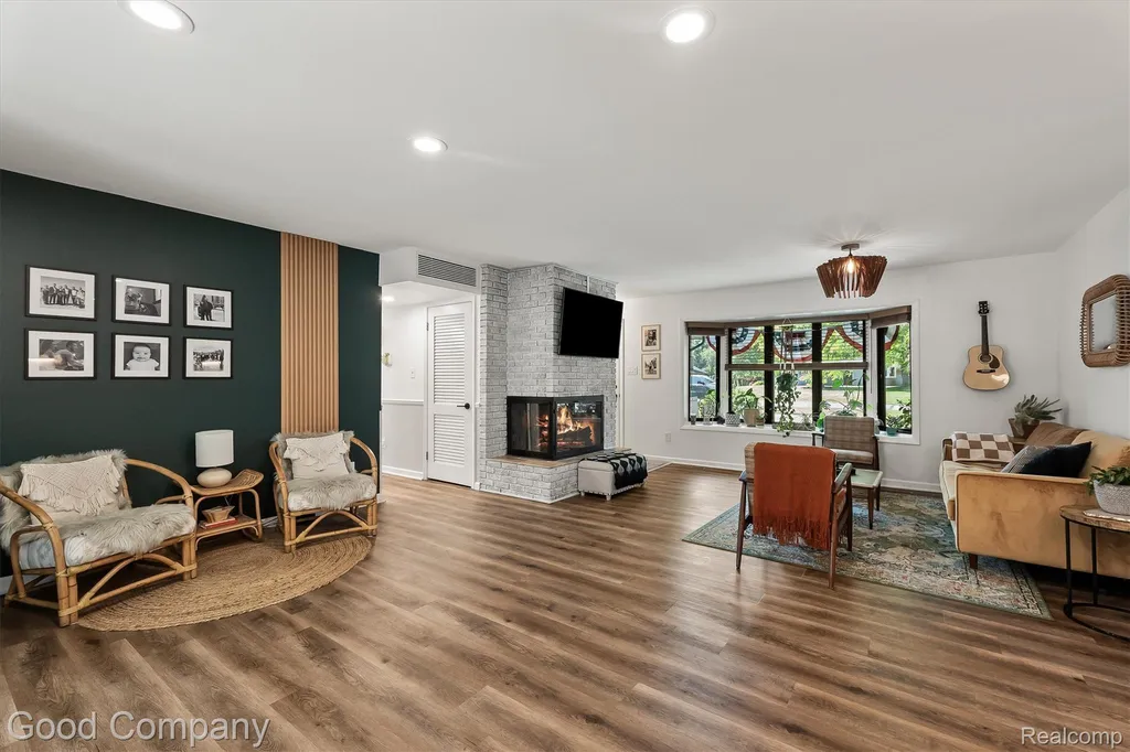 141 Nesbit Lane Rochester Hills City MI 48309