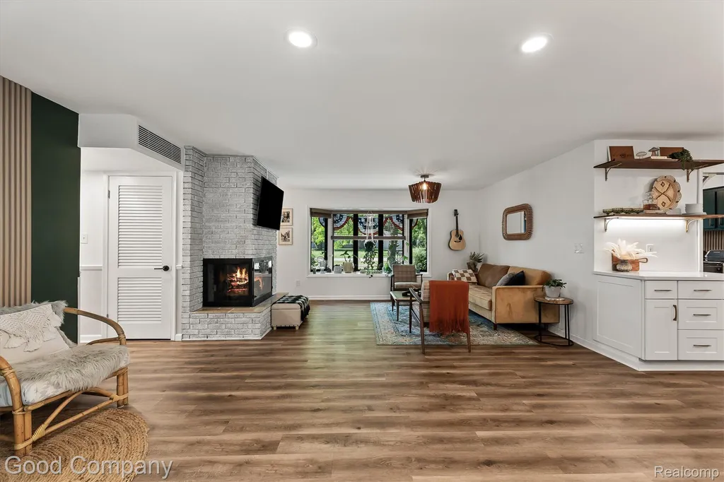 141 Nesbit Lane Rochester Hills City MI 48309