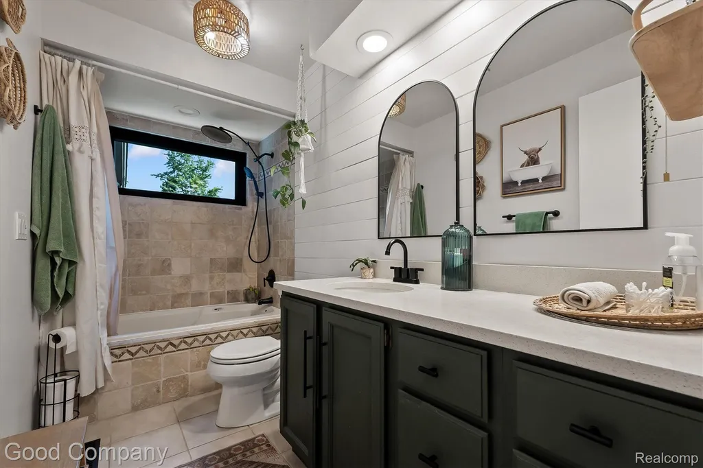 141 Nesbit Lane Rochester Hills City MI 48309