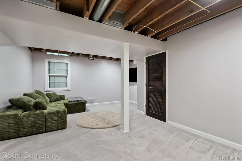 141 Nesbit Lane Rochester Hills City MI 48309