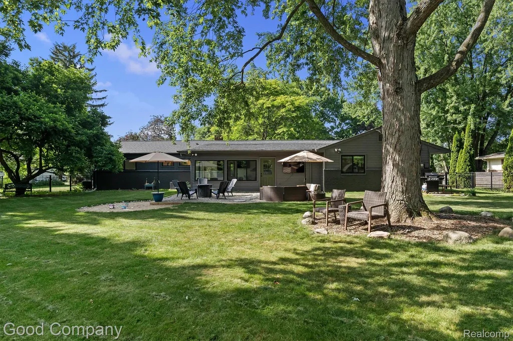 141 Nesbit Lane Rochester Hills City MI 48309