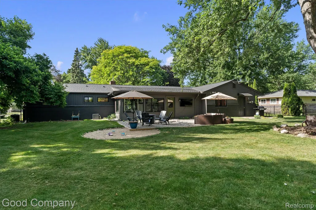 141 Nesbit Lane Rochester Hills City MI 48309