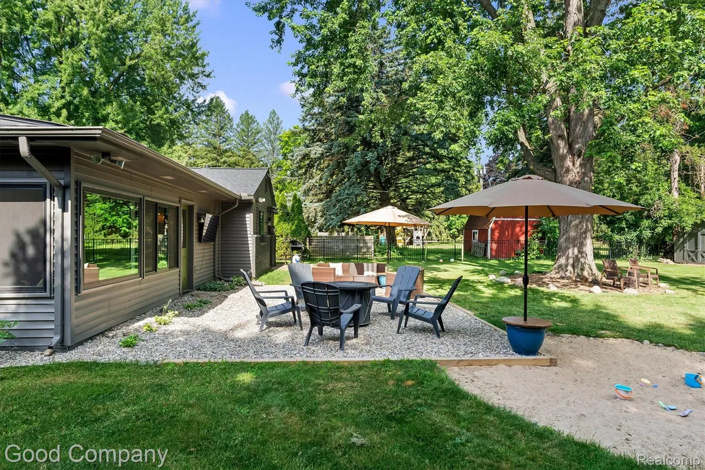 141 Nesbit Lane Rochester Hills City MI 48309