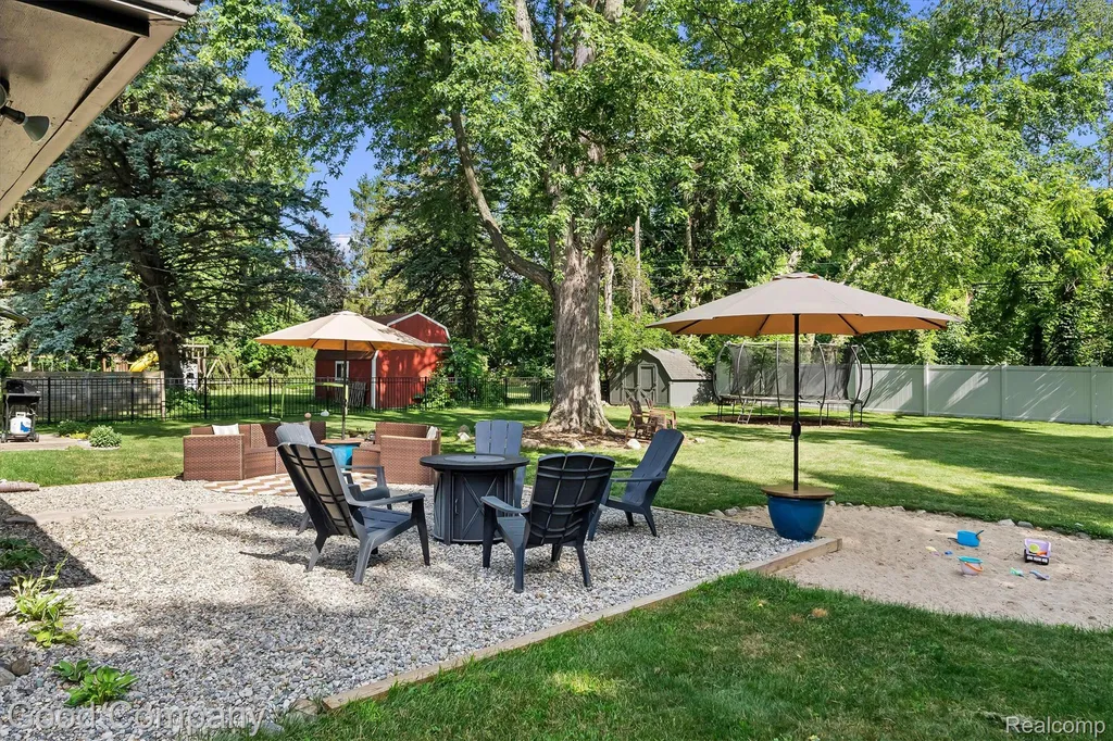 141 Nesbit Lane Rochester Hills City MI 48309