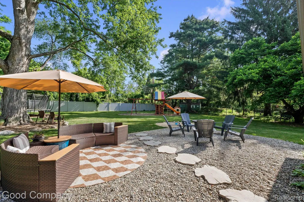 141 Nesbit Lane Rochester Hills City MI 48309