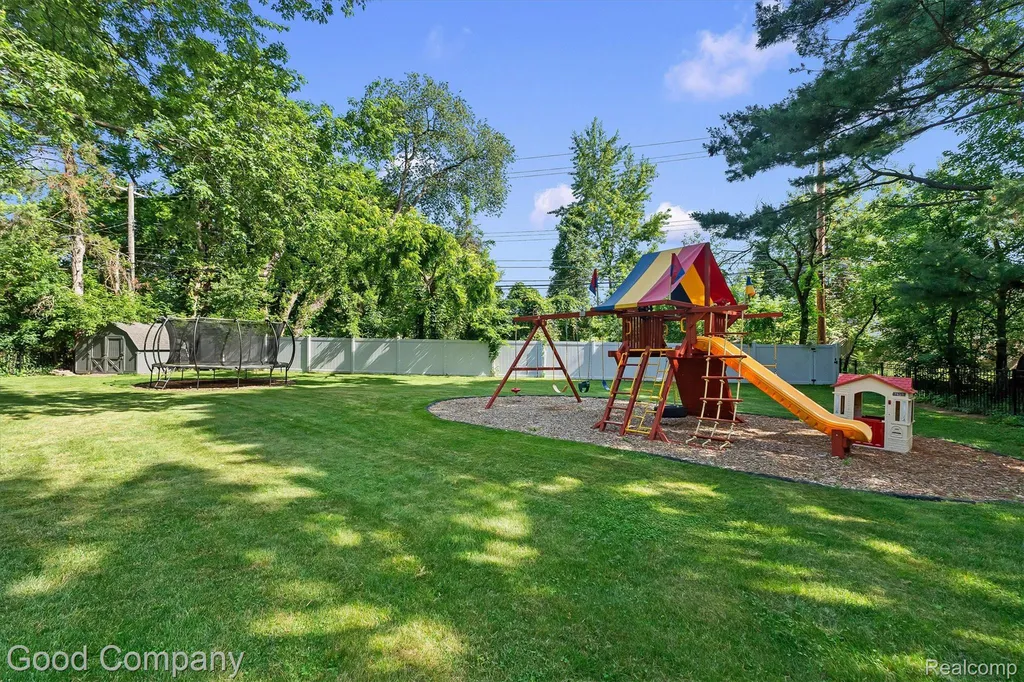 141 Nesbit Lane Rochester Hills City MI 48309