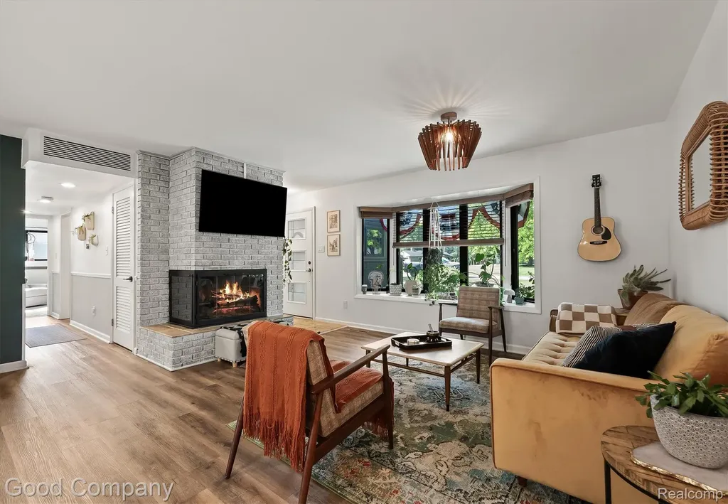 141 Nesbit Lane Rochester Hills City MI 48309