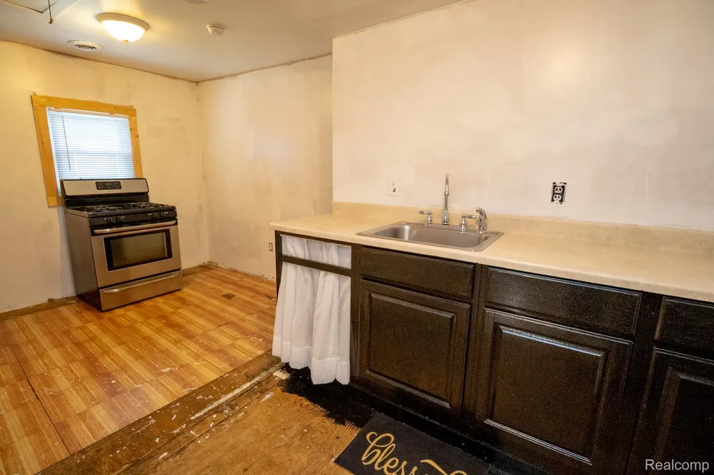 6301 Janet Street Taylor City MI 48180