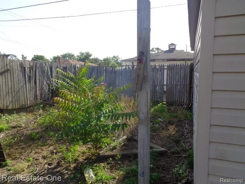 20009 Ohio Street Detroit City MI 48221