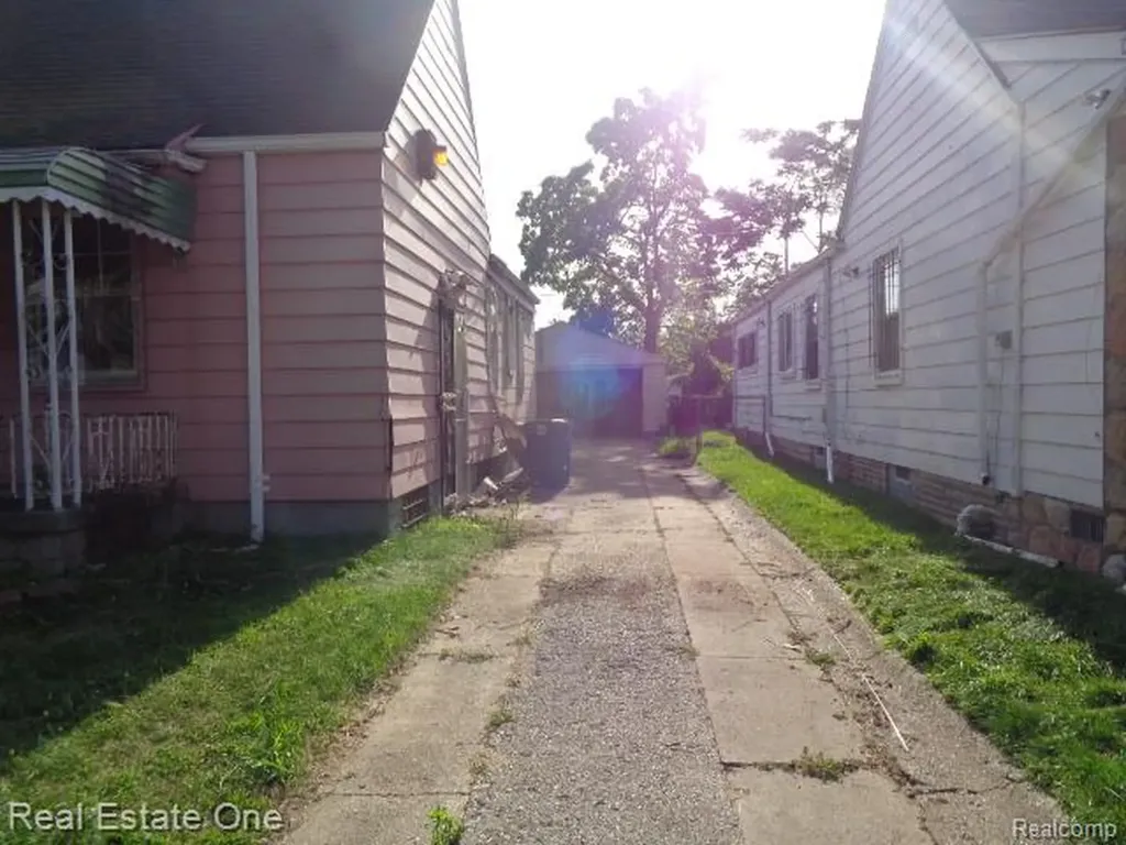 20009 Ohio Street Detroit City MI 48221