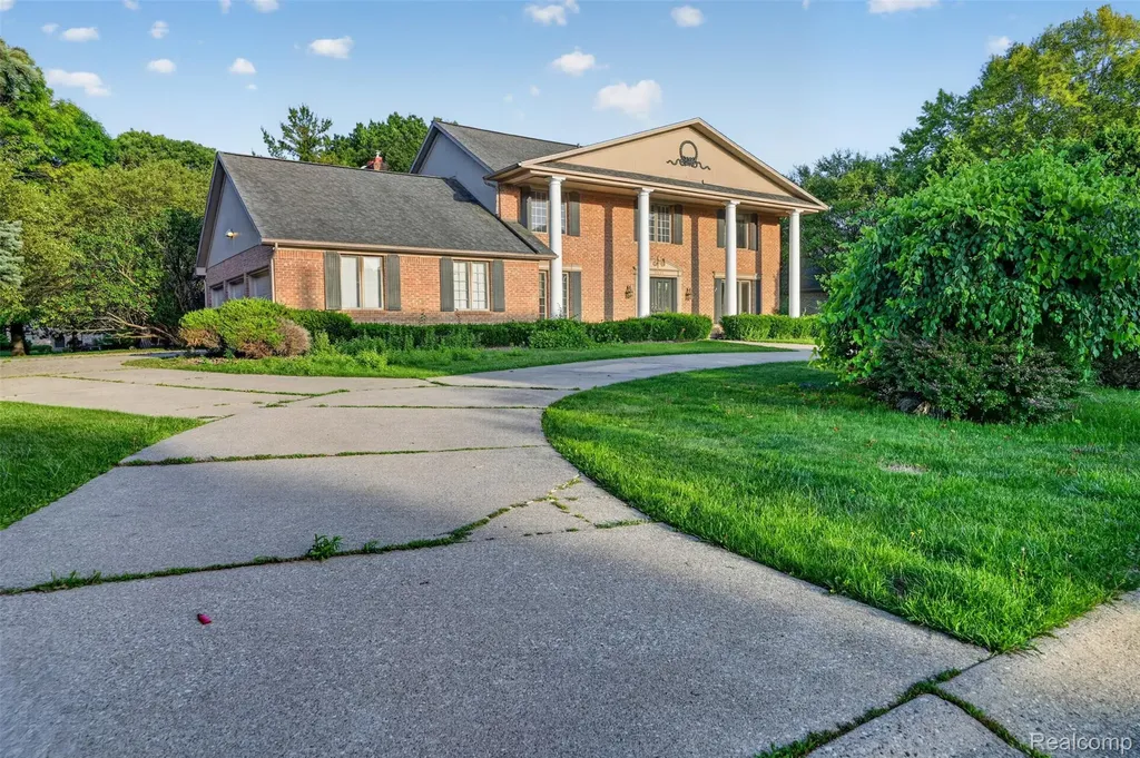 11549 Kings Coach Road Grand Blanc City MI 48439