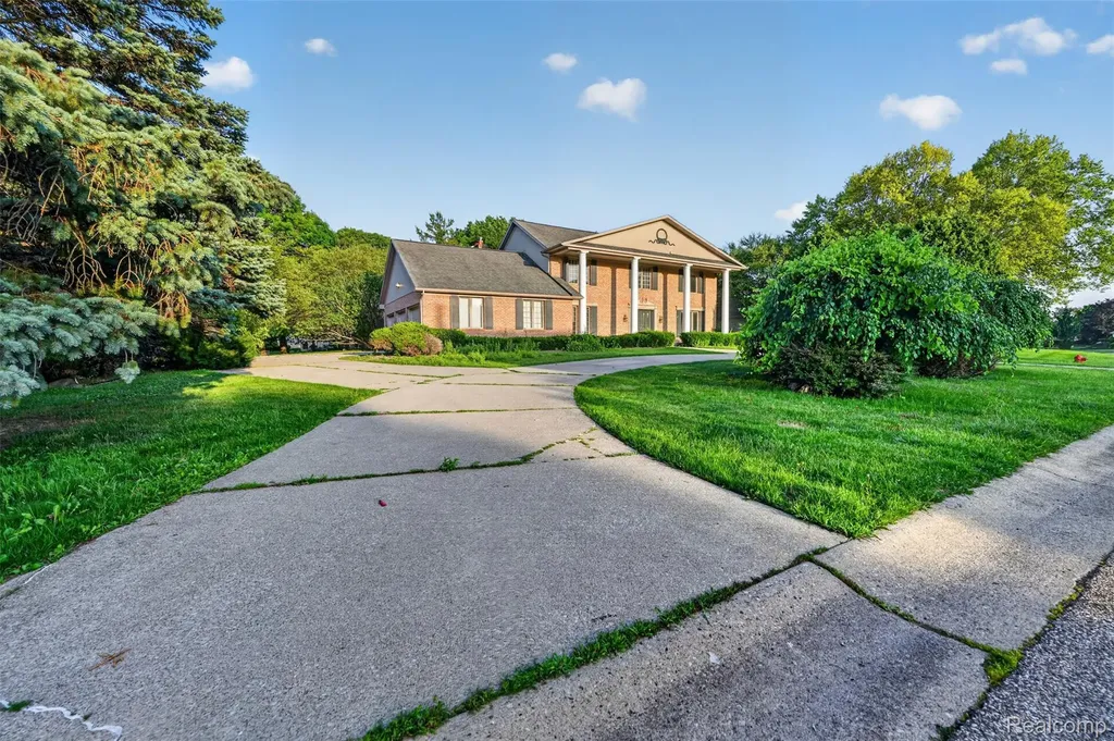 11549 Kings Coach Road Grand Blanc City MI 48439