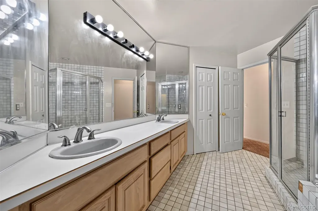11549 Kings Coach Road Grand Blanc City MI 48439