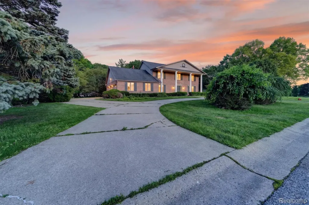 11549 Kings Coach Road Grand Blanc City MI 48439