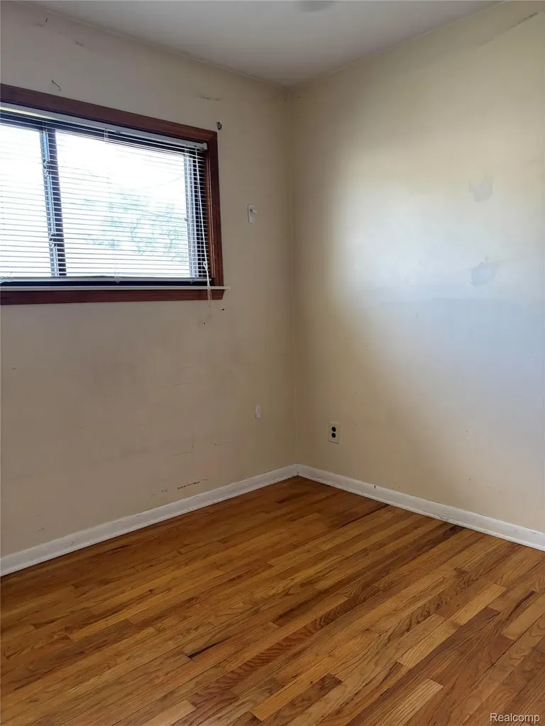15745 Mulberry Street Southgate City MI 48195