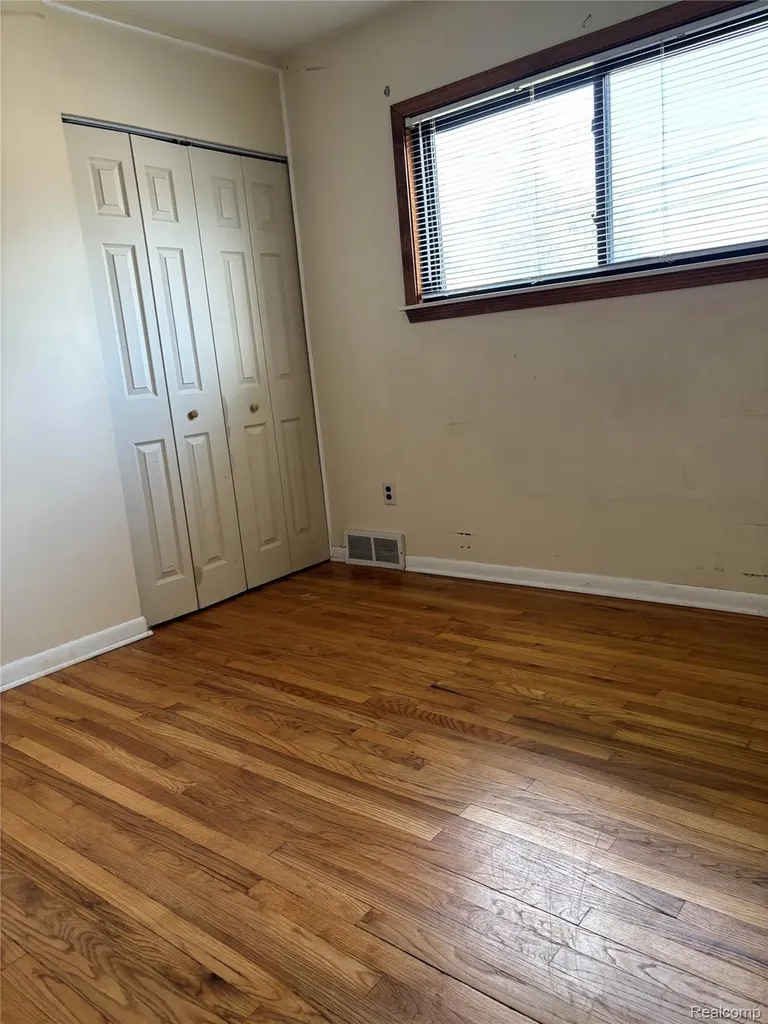 15745 Mulberry Street Southgate City MI 48195