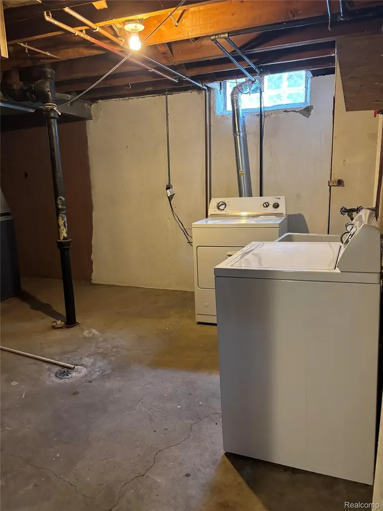 15745 Mulberry Street Southgate City MI 48195