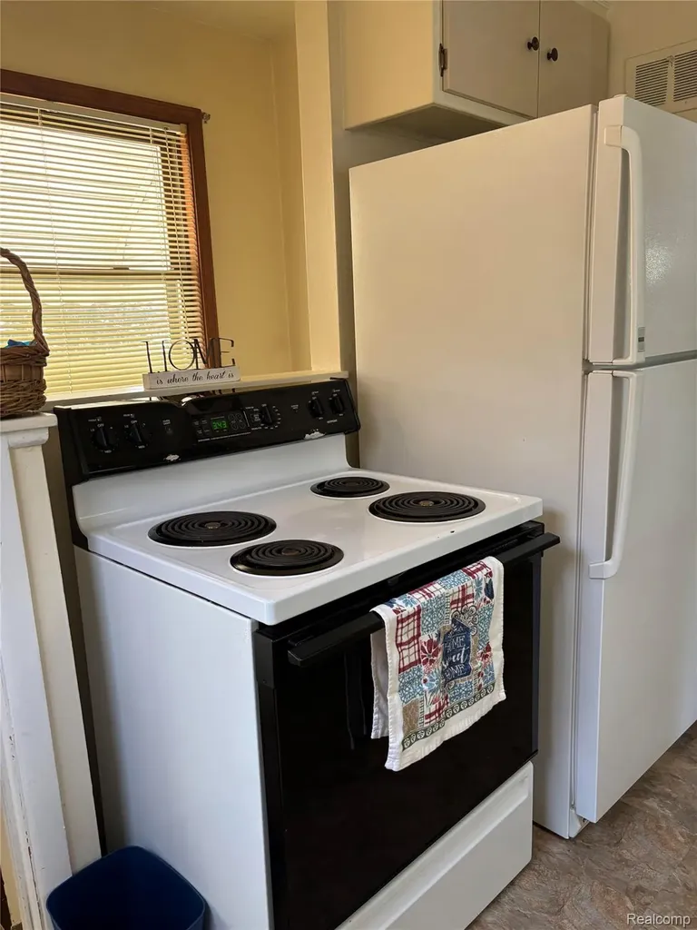 15745 Mulberry Street Southgate City MI 48195