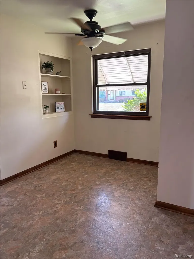 15745 Mulberry Street Southgate City MI 48195