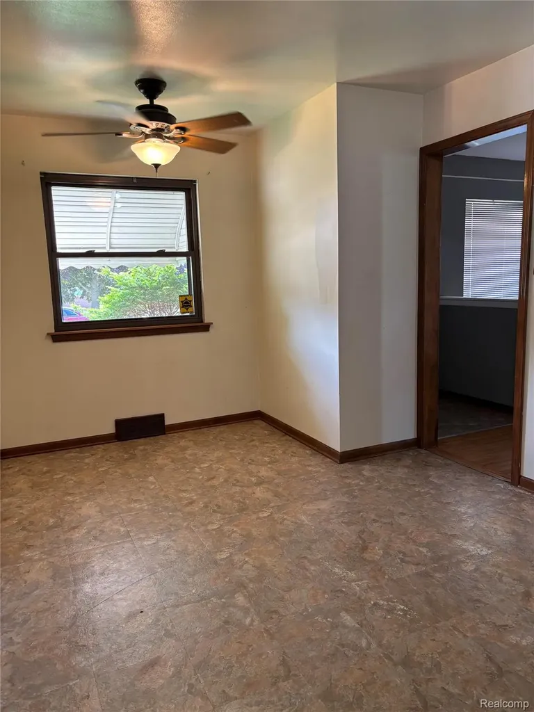 15745 Mulberry Street Southgate City MI 48195
