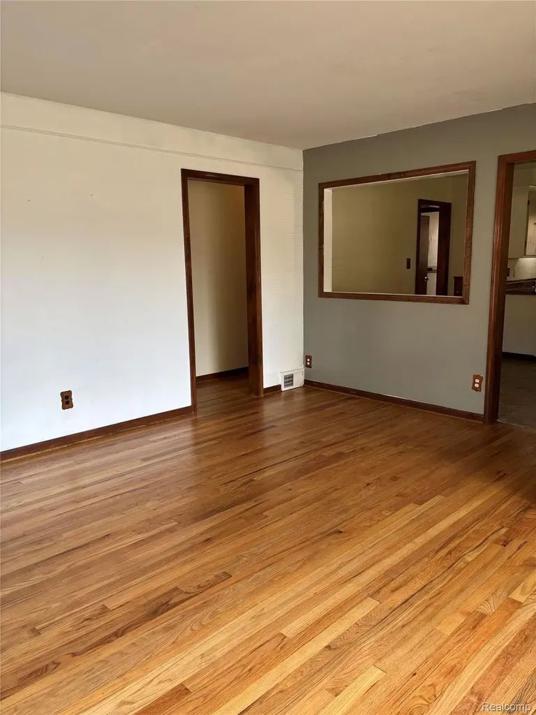 15745 Mulberry Street Southgate City MI 48195